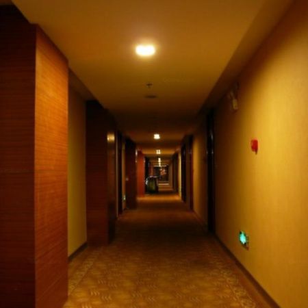 Super 8 By Wyndham Urumqi Mei Hao Eksteriør billede
